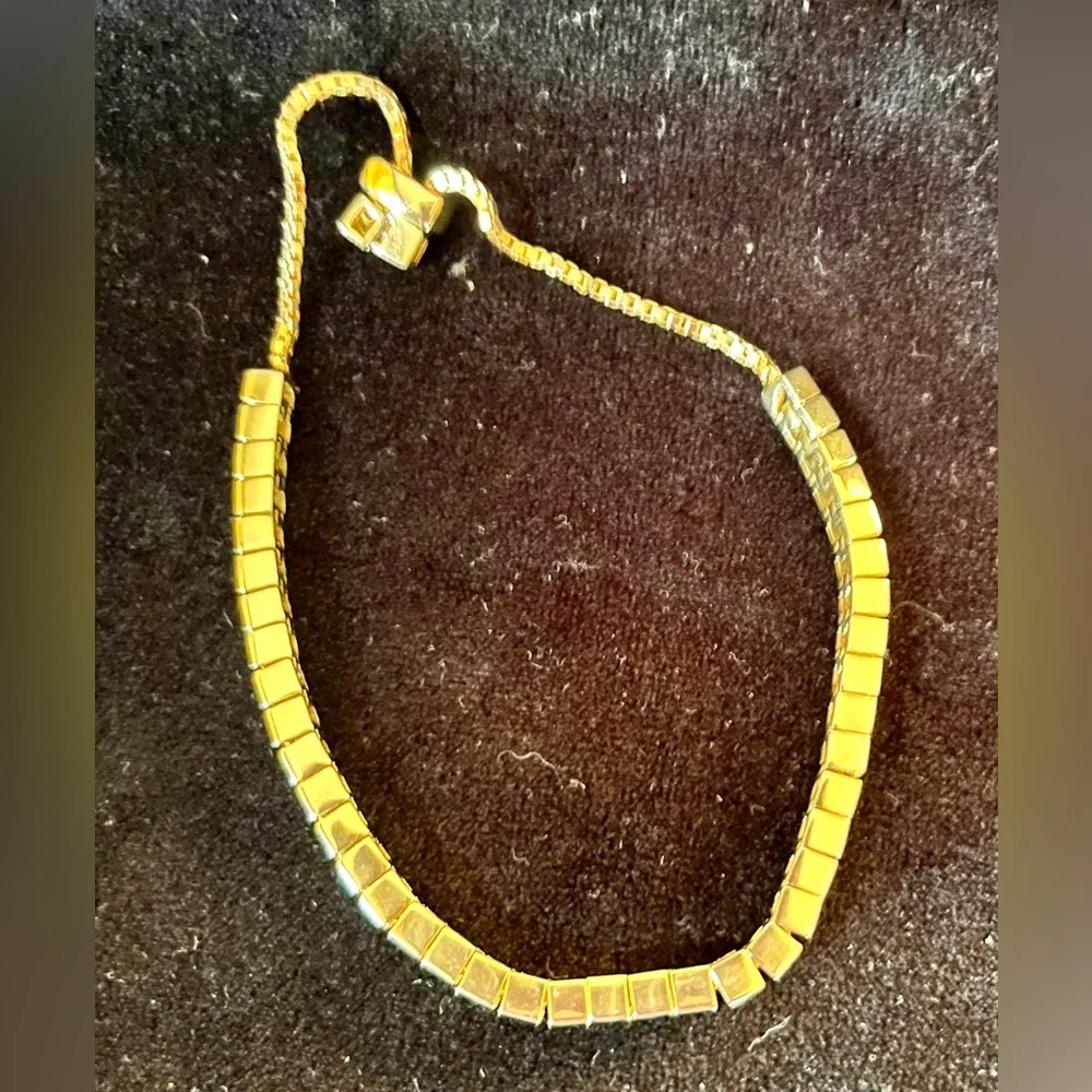 Premier Designs
Gold Color Rhinestone Adjustable Tennis Bracelet Fringe Gift VTG - Picture 7 of 17